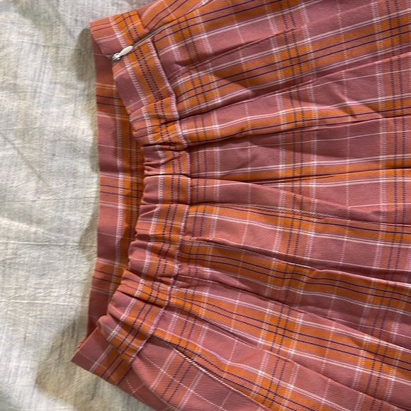 Pleated plaid girls skirt - fully lined - zip closure - elastic backed waist - Picture 2 of 3